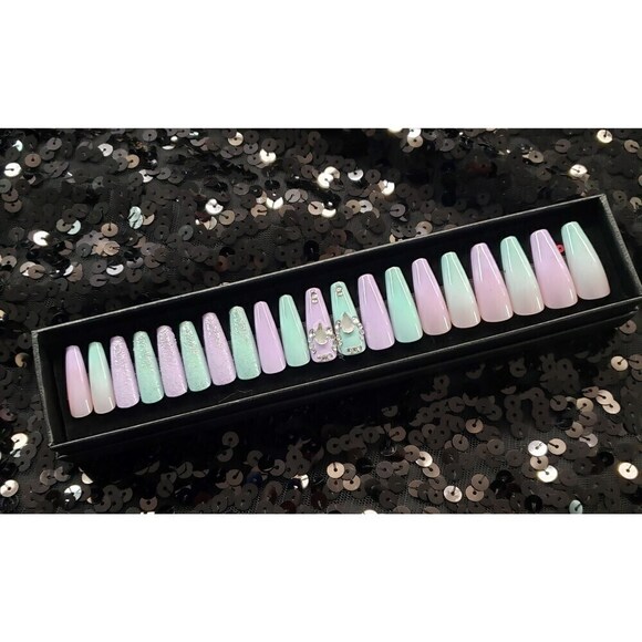 Lexi Press On Nail Set - Picture 2 of 2